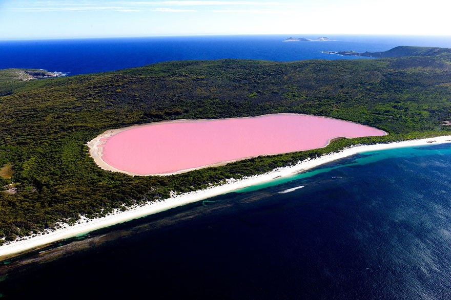 17 - Lake Hillier Australia