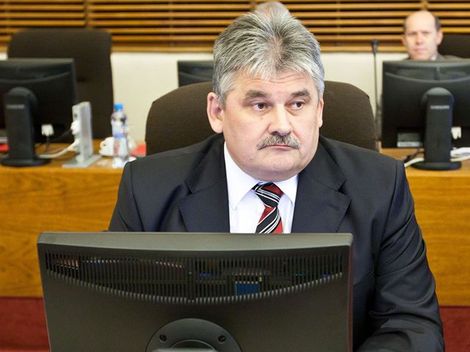 vziat pracu dochodcom